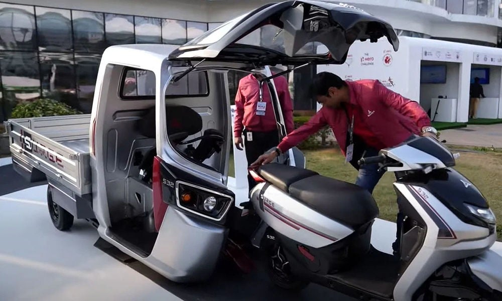 Esiste uno scooter che si trasforma in un tre ruote in 3 minuti